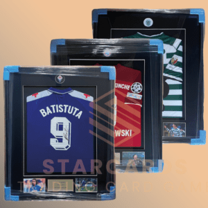 Gesigneerde en ingelijste shirts